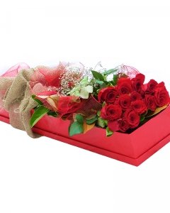 12 Roses In A Box